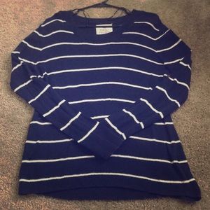 ☺️SO cute over button-up! Pullover - Size Large